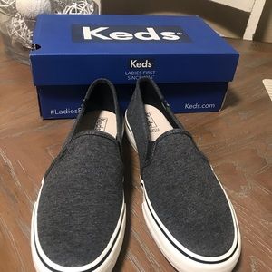 Women’s shoes size 9M